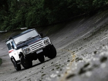 Land Rover Defender por Aznom 2010 13